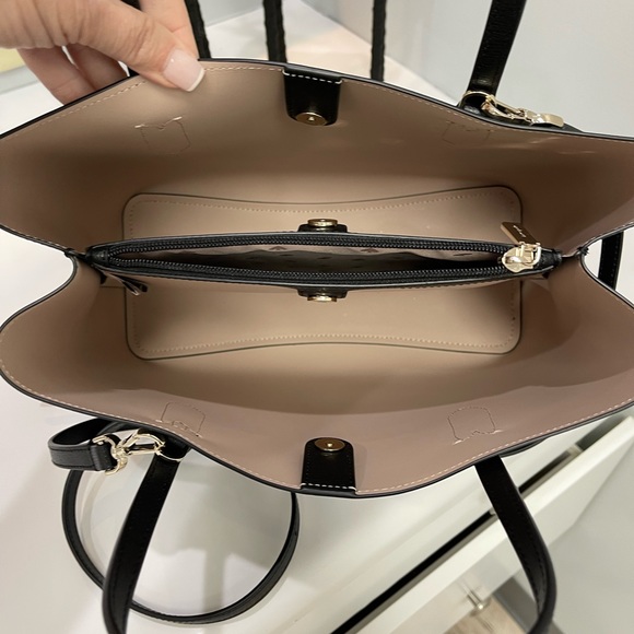 Black leather ♠️ kate spade handbag. Looks brand new! - Picture 2 of 8